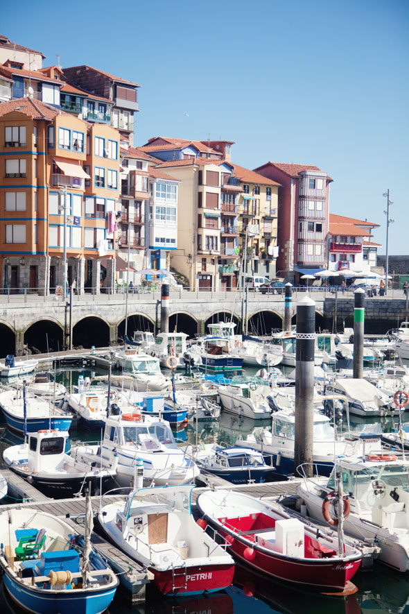 The Colors and Balconies of the Basque Seaside :: Cannelle et Vanille